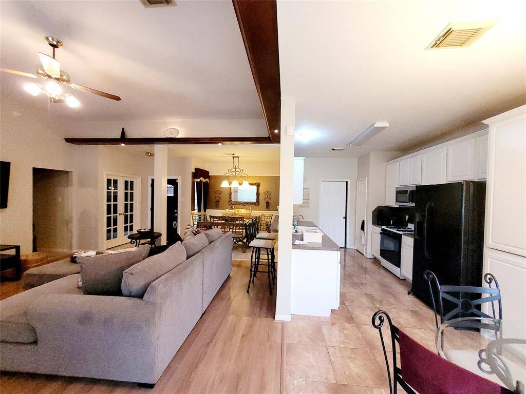 Split Family/Kitchen