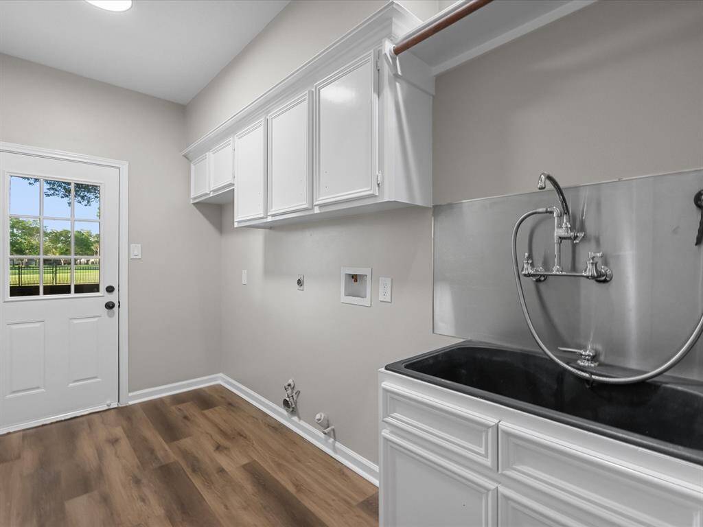 Large Expansive Laundry Room with Sink