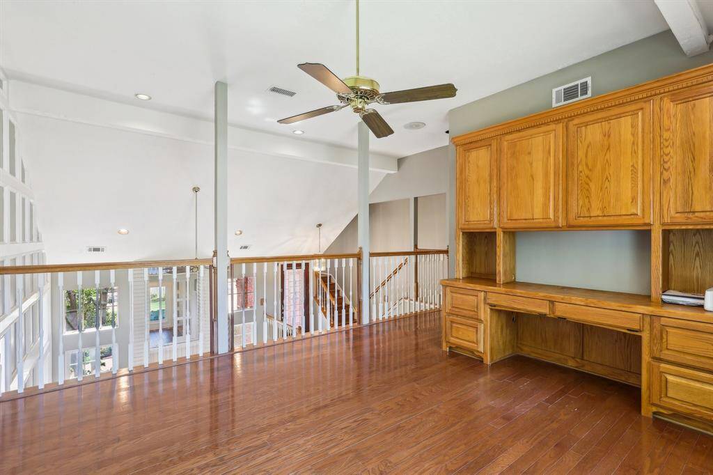 Upstairs Study w/ Built-ins