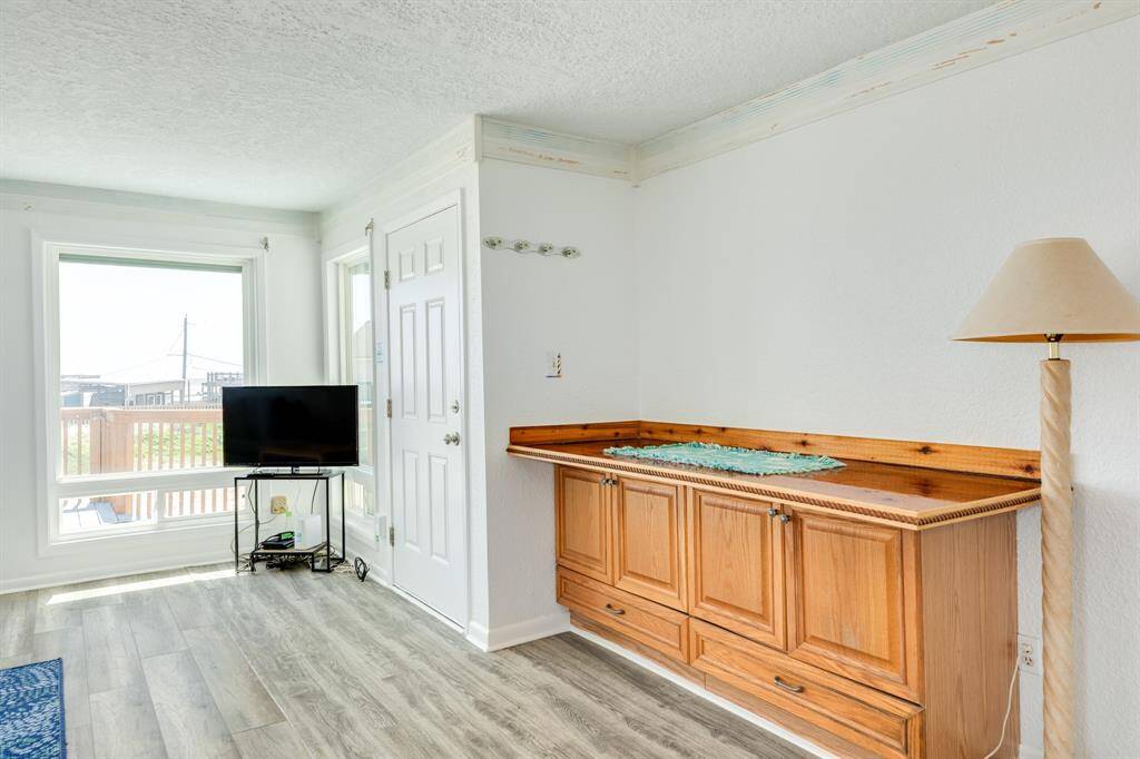 The main areas of the home have vinyl plank flooring installed.  Great for easy clean up of sand and pets.