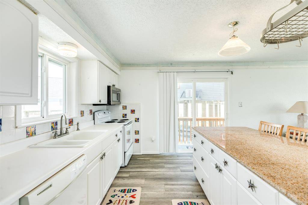 Another angle of the kitchen.
