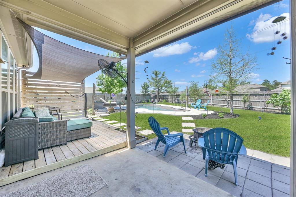 Covered Patio, Decks & Privacy Fences