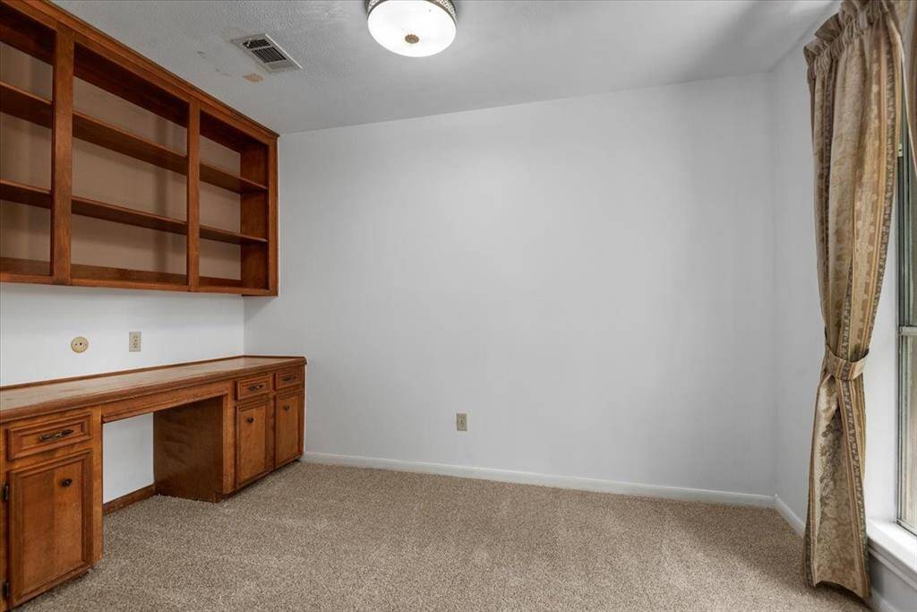 This is the perfect space for your home office.