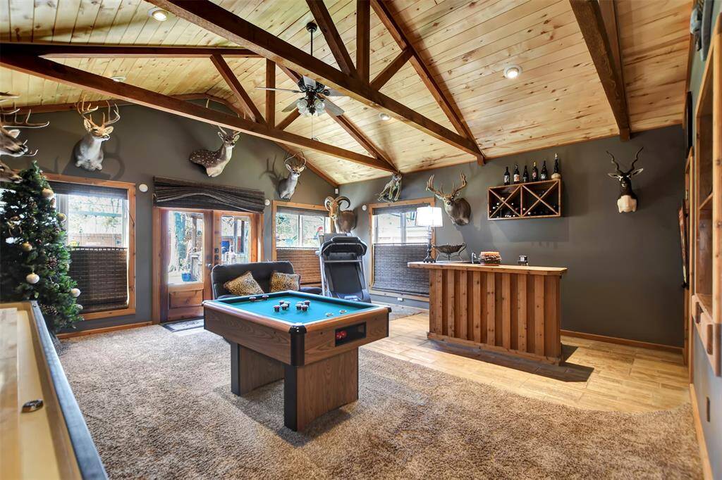 BAR AREA, GREAT FOR ENTERTAINING