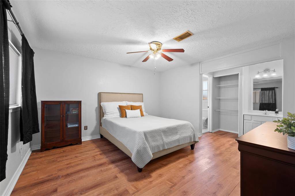 The primary bedroom features newly installed LVP flooring, an en-suite bathroom with a shower/tub combo and a large walk-in-closet.
