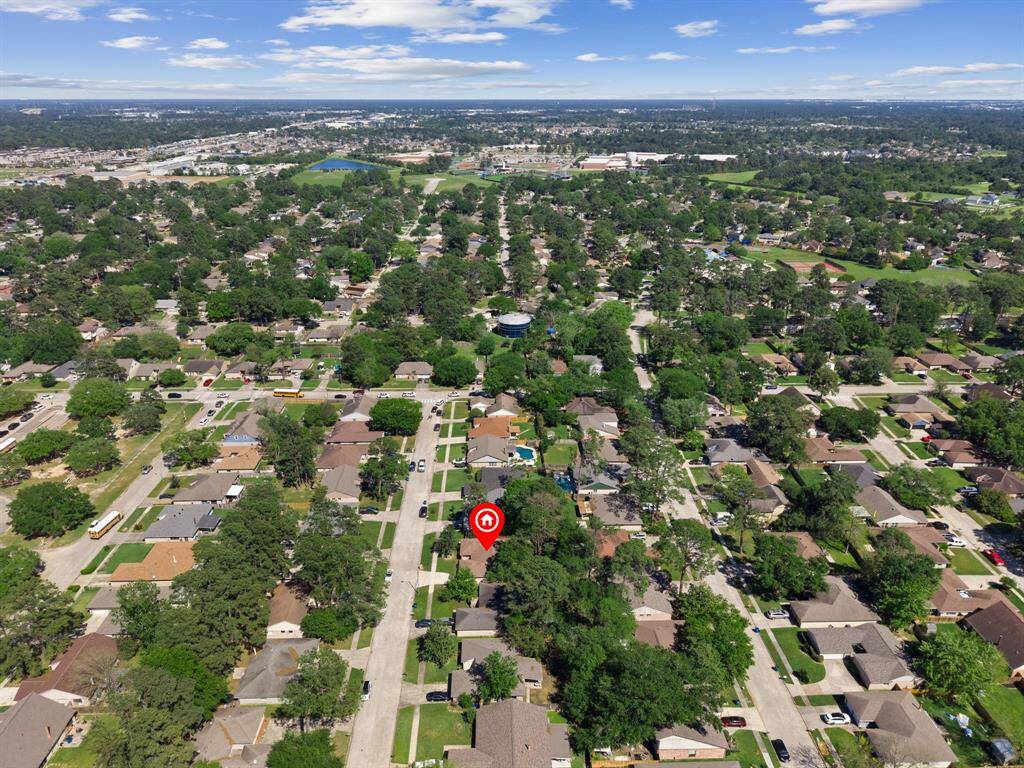 Located just blocks from Roth Elementary and Klein Collins HS.