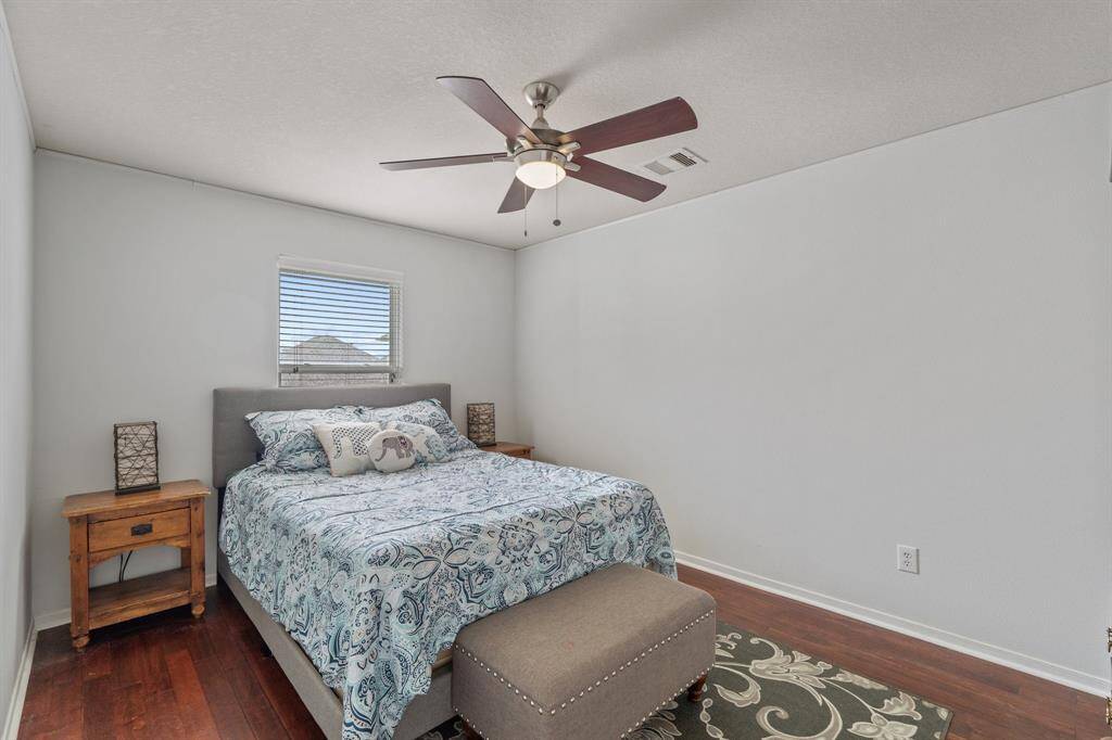 Bedroom 3 – Guest Room:Set up as a guest bedroom, this space provides a welcoming retreat with enough room for a full-size bed and additional furniture.