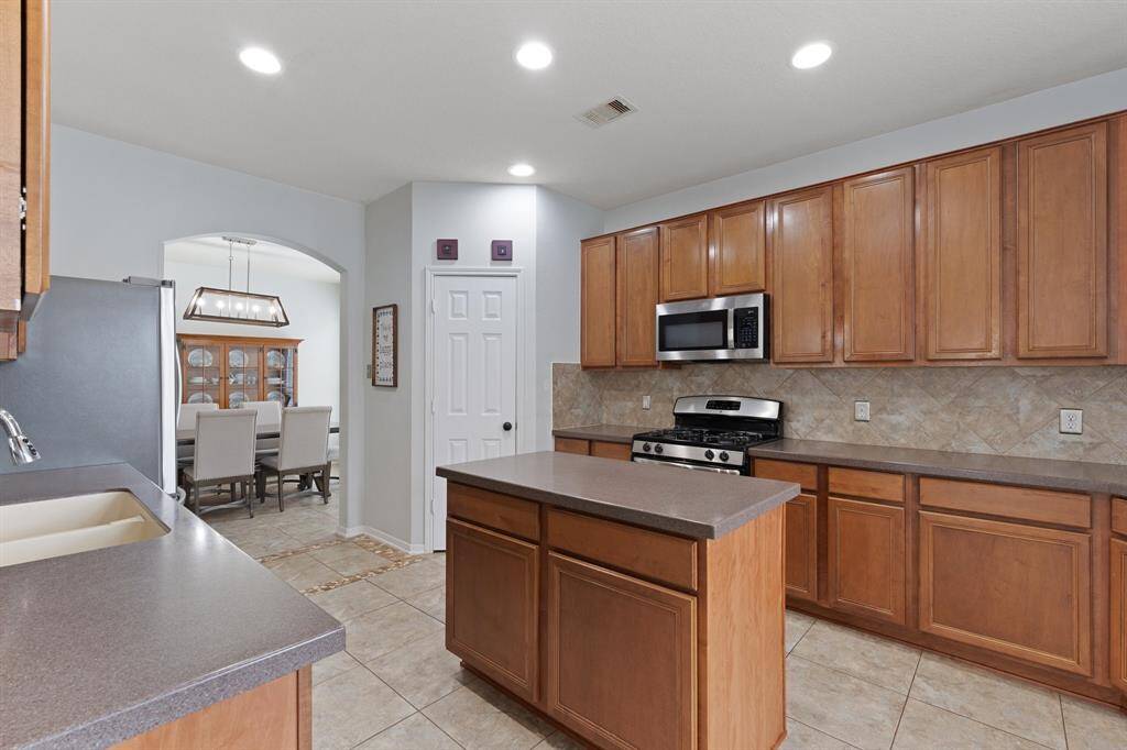 At the heart of the kitchen, the island offers extra prep space without the interruption of a cooktop—perfect for casual meals, baking days, or entertaining.