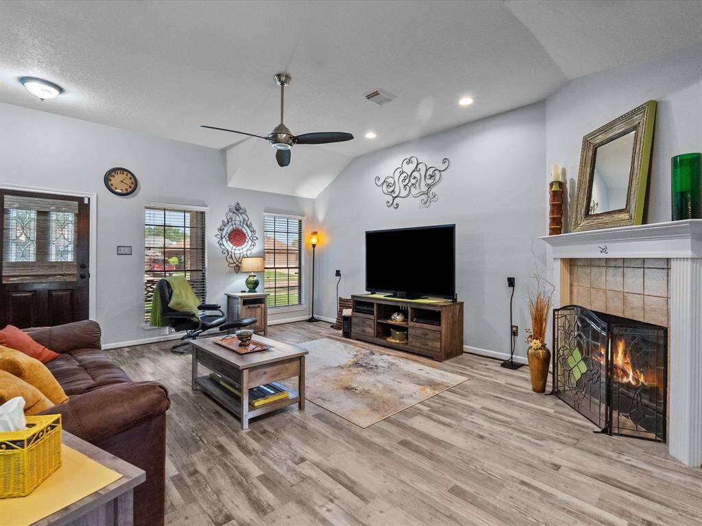Looking back you see the large front windows that flood the space with lots of light.