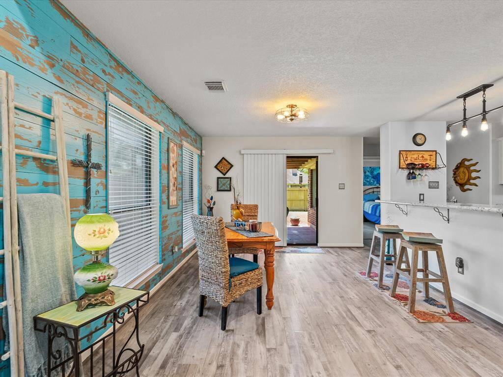 This beautiful Teal plank feature wall really sets the stage for the kitchen and dining room area.