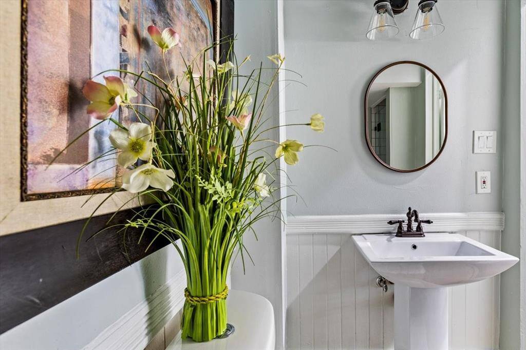 Full bathroom on the first floor