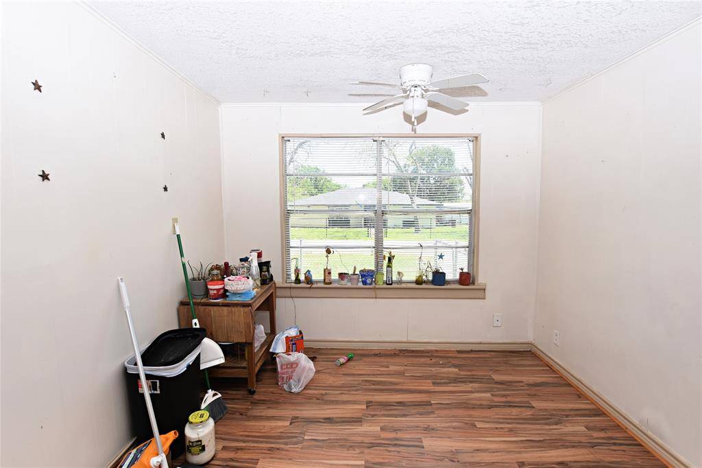 Large window lets in plenty of natural light, creating a bright and welcoming atmosphere while enjoying a meal.