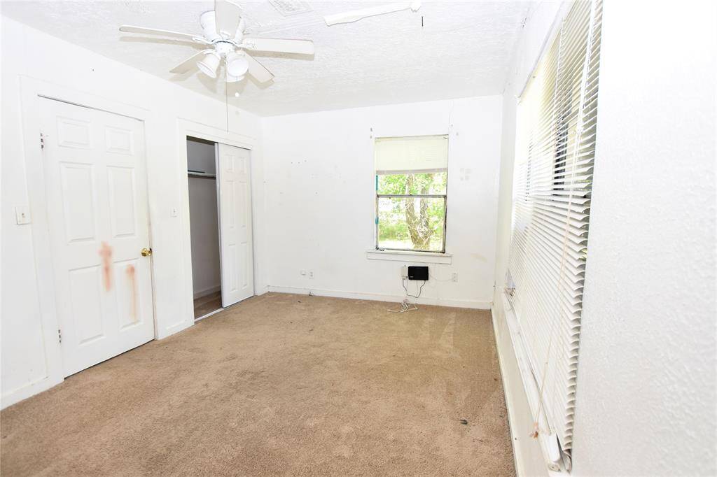 Perfect for guests, a home office, or kids—versatile and well-proportioned with a nice closet.