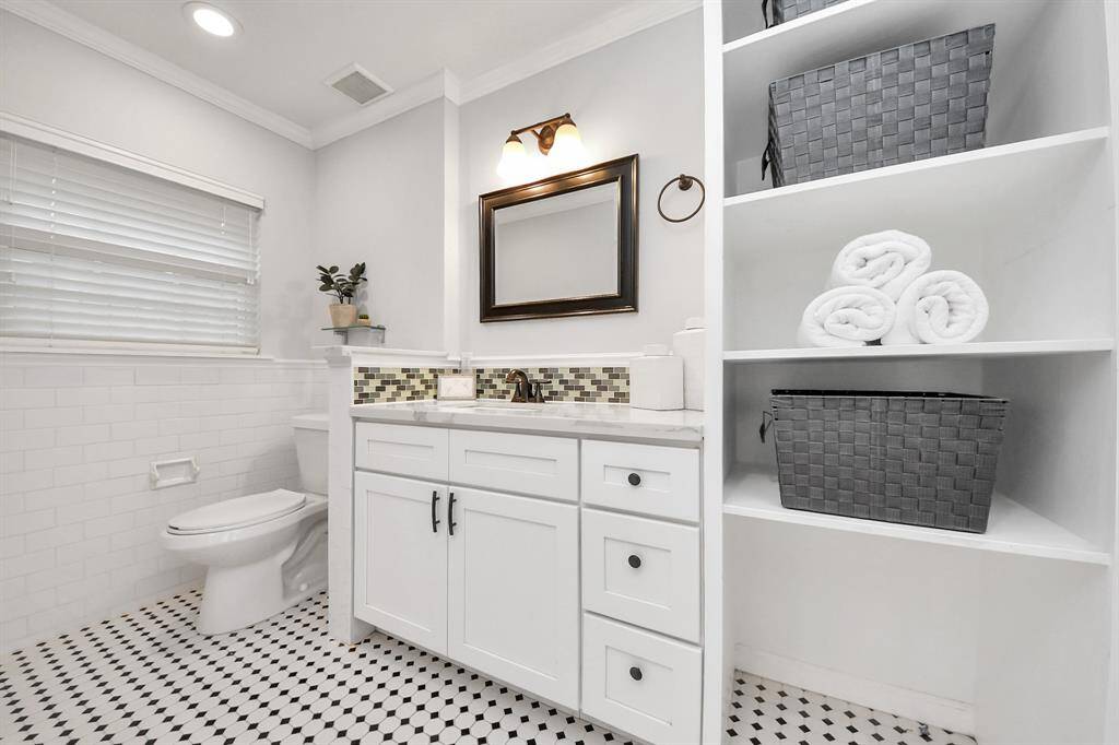 Main bathroom