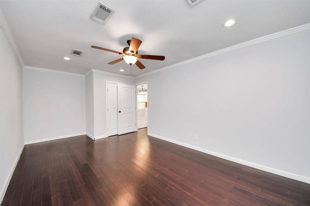 4th Bedroom/Flex room to left Living room