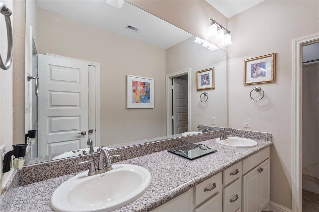 Full bathroom upstairs.