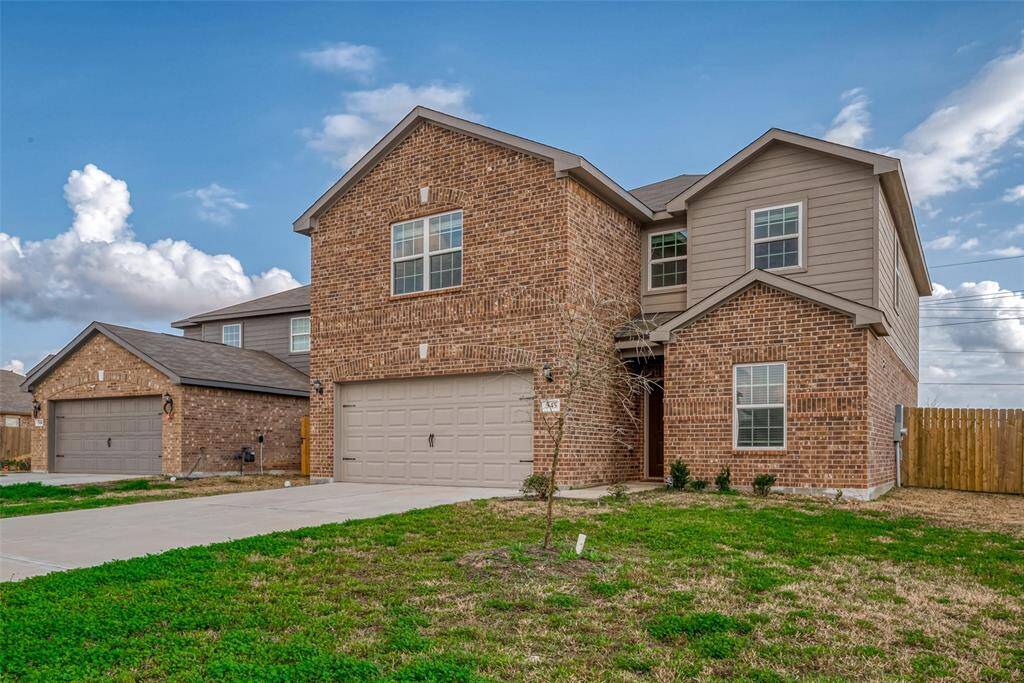 Welcome to 545 Amberwood Park Dr. located in the quaint community of Freeman Ranch in Katy, TX. This spacious 5 bedroom home as NEW CARPET and FRESH PAINT throughout!
