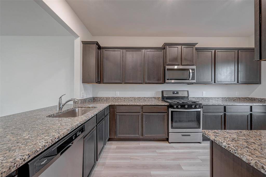 So much cabinet and counter space in this kitchen!
