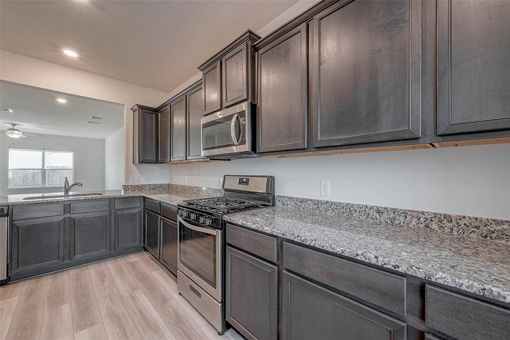 So much cabinet and counter space in this kitchen!