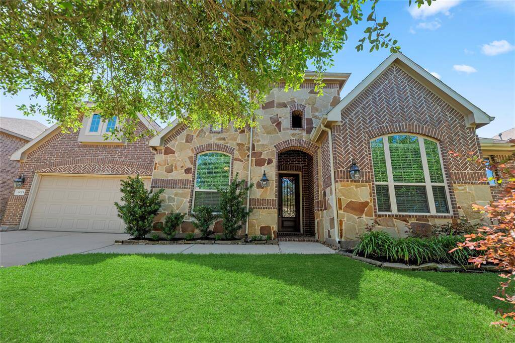 Welcome home to 6015 Verde Place Lane nestled in the prestigious Falls of Green Meadows community in the heart of Katy proper.
