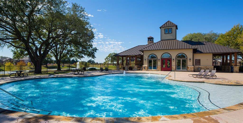 Summers are always better at Falls in Green Meadows! Take the kids to the community pool. Relax, talk with friends, and enjoy the atmosphere.