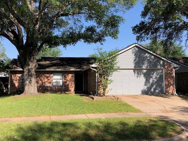Updated 3 Bedroom home with large den, dining and breakfast area, new flooring and mini-blinds, covered patio