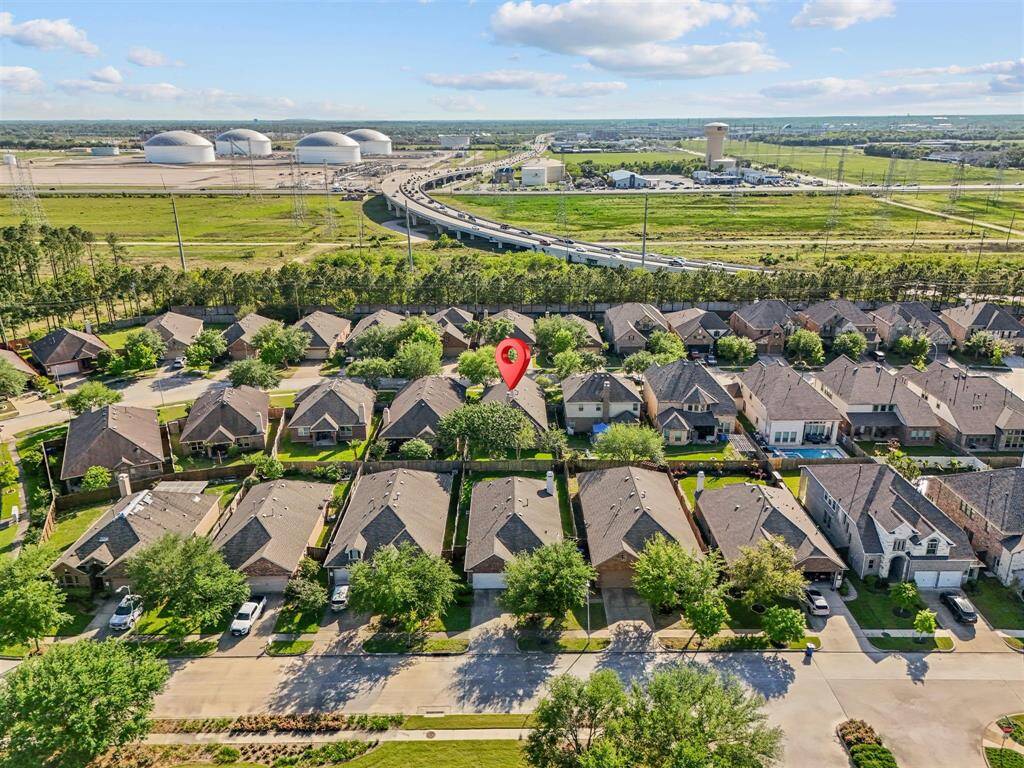 The Edgewater Community is located close to so many amenities in Webster--plus it's a quick 30 minutes to either downtown Houston or the beach at Galveston.
