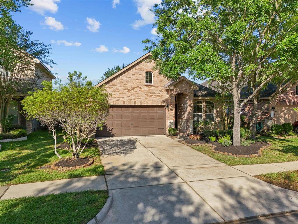Welcome home to 605 Pedernales Street!