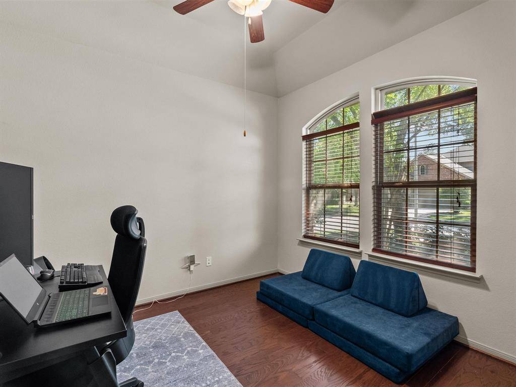 The home office could also be used as a possible extra bedroom & offers an abundance of natural lighting.