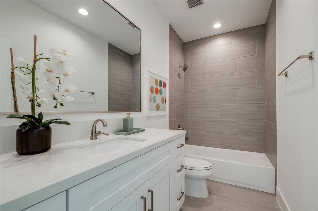 ASK ABOUT CUSTOMIZATION OPTIONS DURING CONSTRUCTION ONLY *MAZZARINO MODEL HOME * PHOTOS MAY SHOW A SIMILAR FLOOR PLAN AND/OR UPGRADED/ALTERNATIVE FINISHES * Please use these photos as a guide *THIS IS AN ACTIVE CONSTRUCTION SITE, BUYERS MUST REQUEST APPOINTMENT TO BE ON PREMISE AT ALL TIMES.