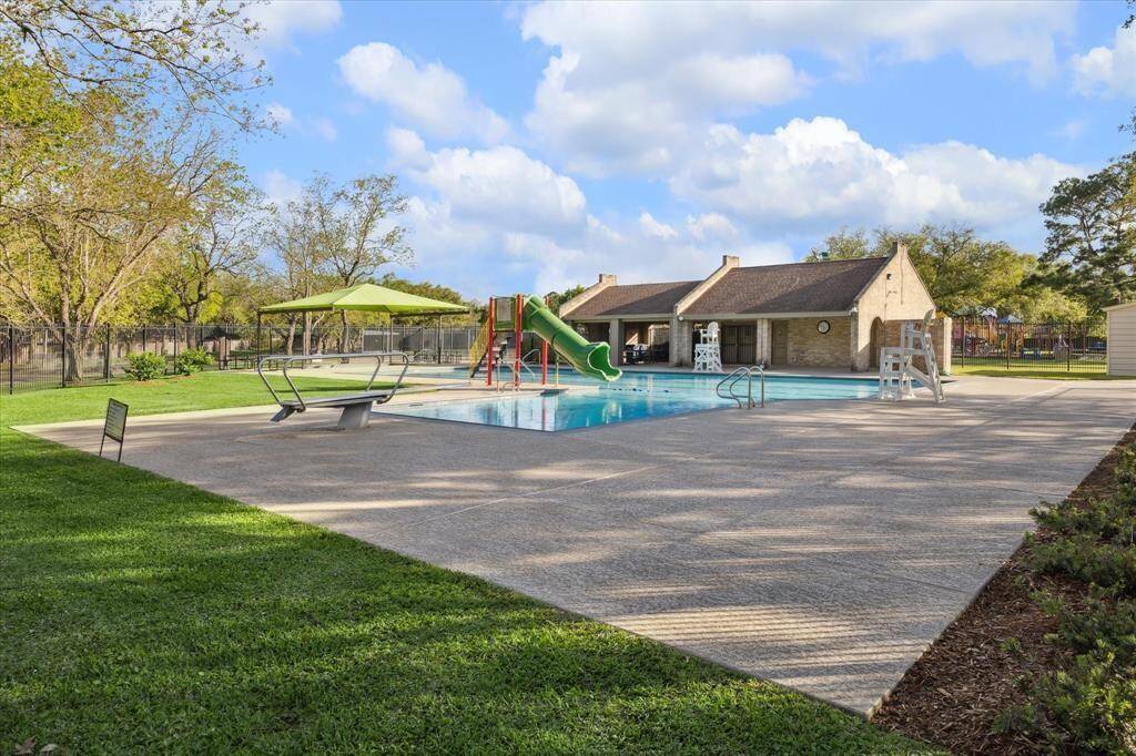 Just behind the backyard is the community pool and you will have gate access from the yard!