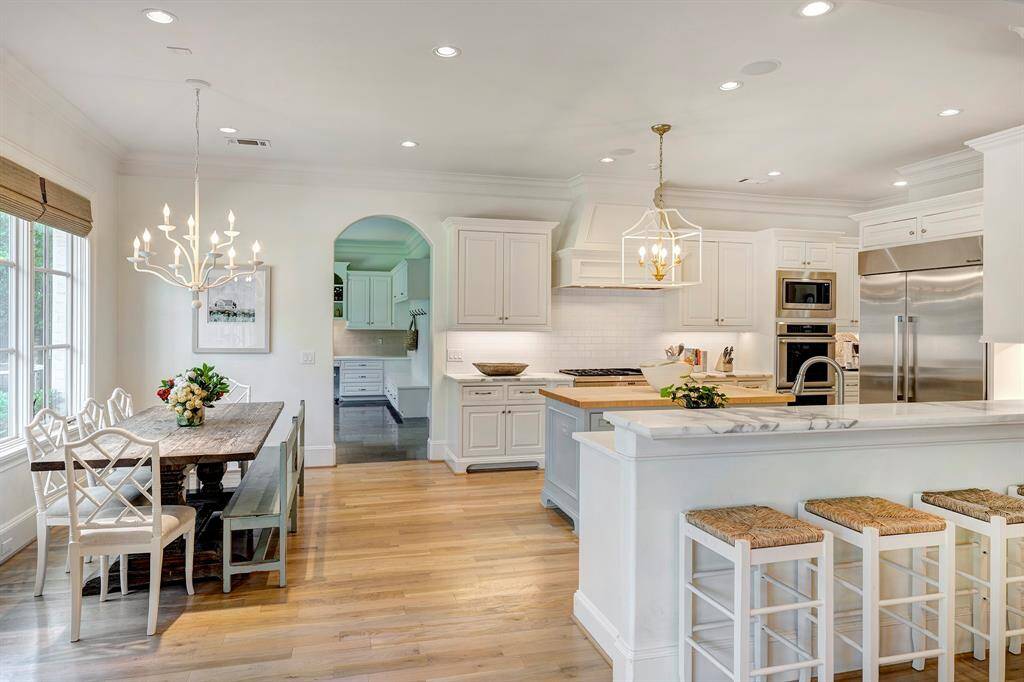 The breakfast room is perfect for casual meals, while the breakfast bar provides extra seating for added convenience.