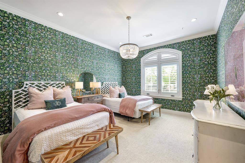 Second bedroom.