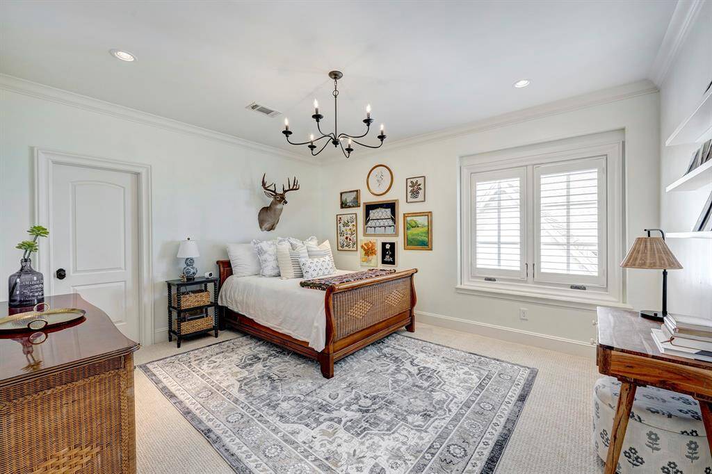 Fourth bedroom.