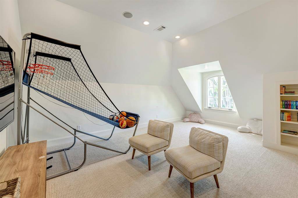 Another view of this flexible space.