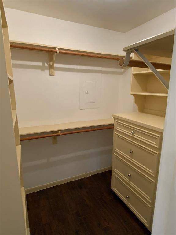 Master closet hers
