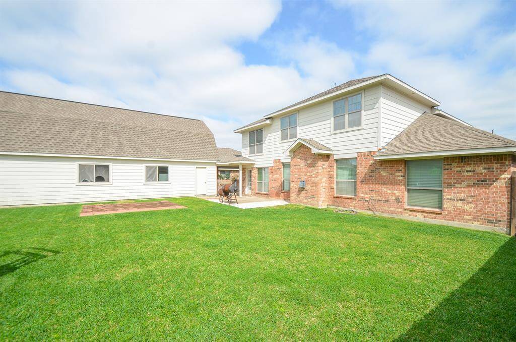 That garage with overhead storage space is a "must have".