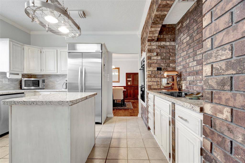 Check out all that storage space for a chef of any skill level