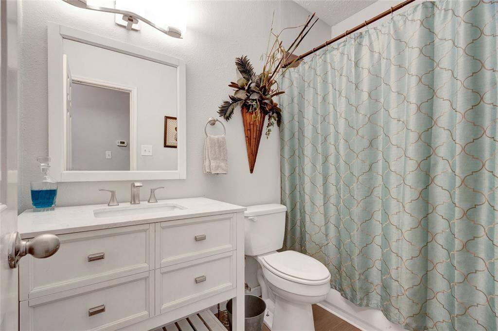 2nd bathroom right off the living room