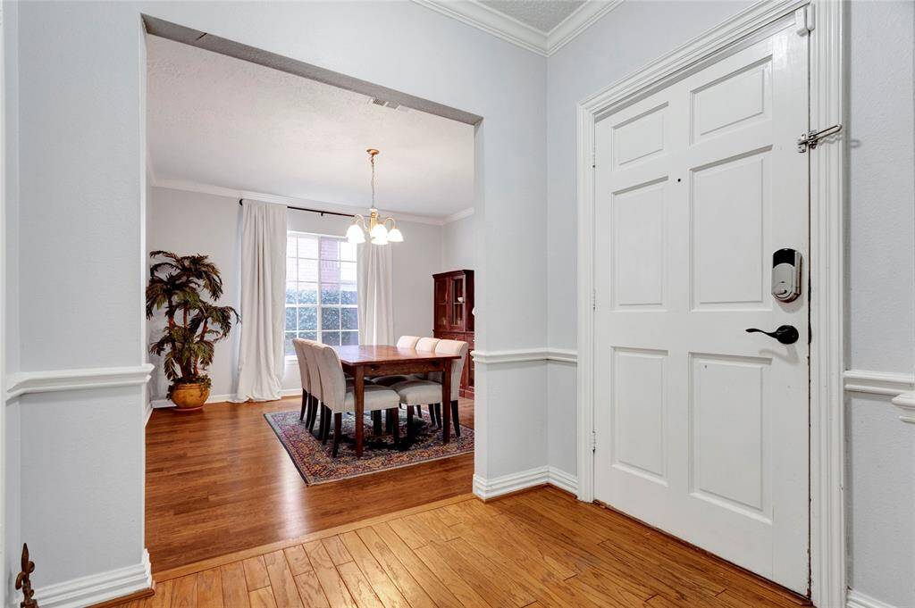 Formal entry towards dining room