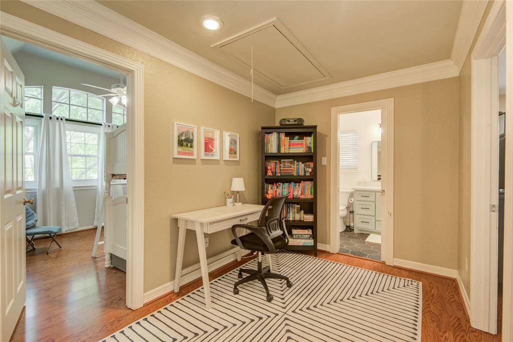 Upstairs landing bonus space