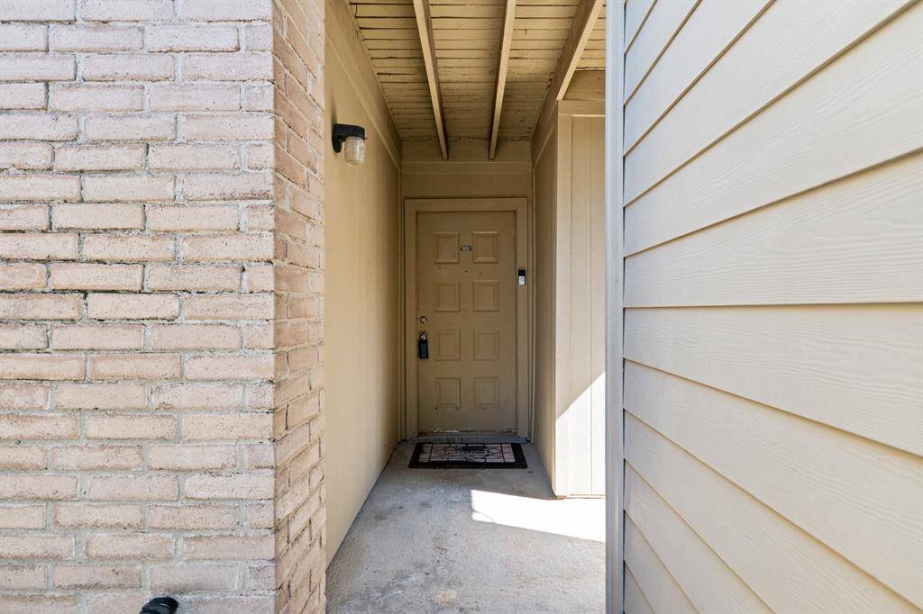 Convenient ground-floor unit with easy access—no stairs, making everyday living a breeze!