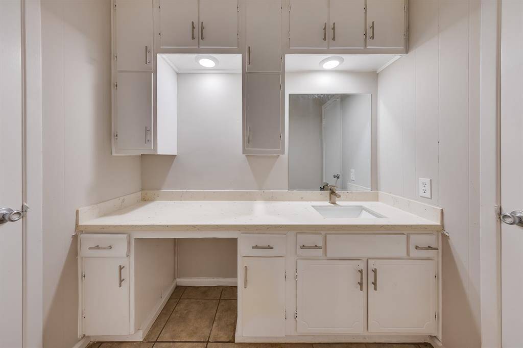 This bathroom showcases ample cabinetry, providing excellent storage solutions for everyone’s needs. With its spacious layout, it ensures that there’s plenty of room for multiple users, making it both functional and convenient for busy mornings or family routines.