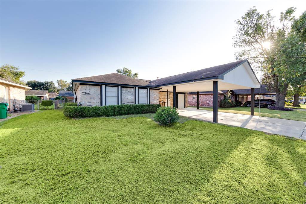 The side yard provides an additional outdoor space, perfect for creating a cozy garden nook or a functional storage area. Its versatility adds extra value to the home, offering more room for creative landscaping or practical use while enhancing the overall outdoor experience.