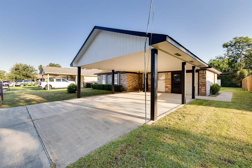 This angle showcases wide backyard access, making it easy to bring in vehicles or trailers. The spacious entrance enhances convenience while maintaining the home's inviting curb appeal, providing practical options for storage and outdoor projects.