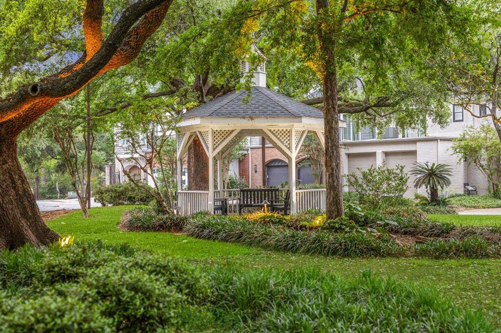 Nestled in a tranquil setting, this home offers peace and privacy, with the added convenience of guest parking available. It’s the perfect retreat, combining a serene atmosphere with ample space for visitors.