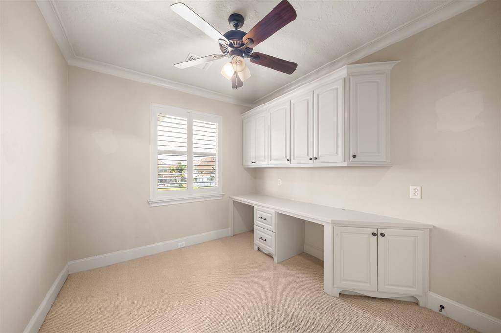 Second floor (3rd) bedroom w/walk-in closet & ensuite bath