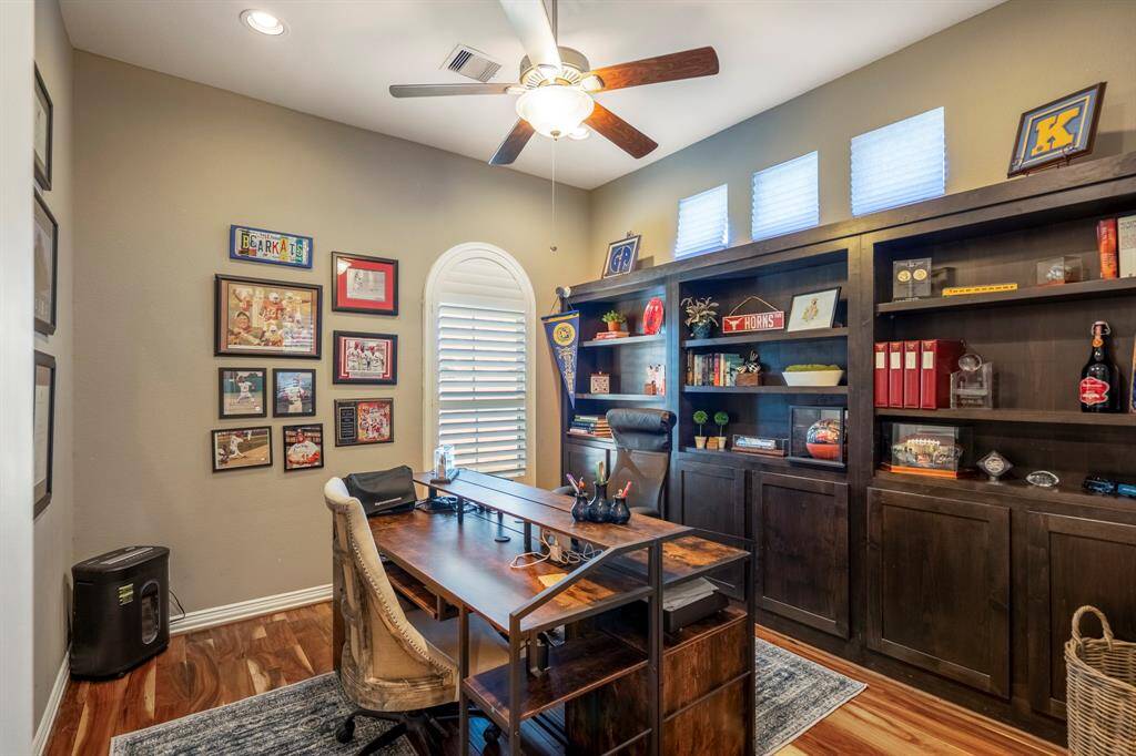 The ideal sized work from home space offer, natural light which is defused with plantation shutters, rich wood flooring, overhead lighting and a ceiling fan.