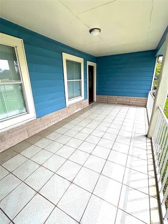 Gated Front Porch