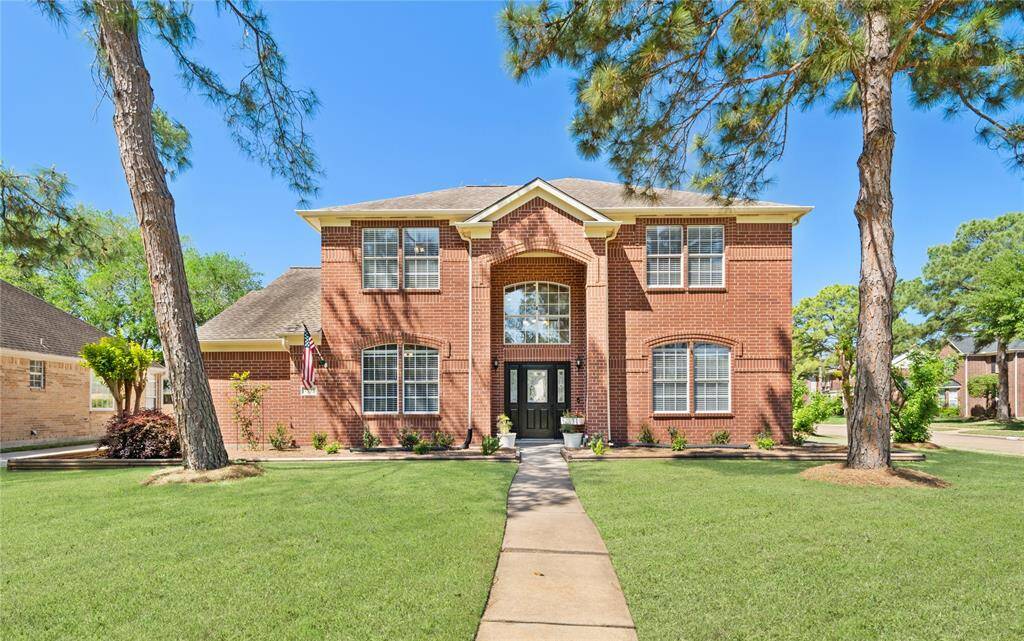 Welcome to 7935 Feather Springs in beautiful Copperfield Westcreek Village!